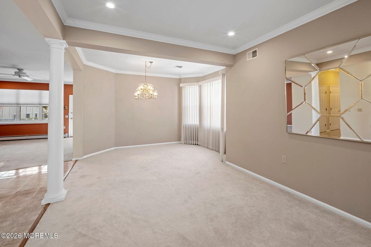 104 Mirage Blvd - Photo 6 of 50