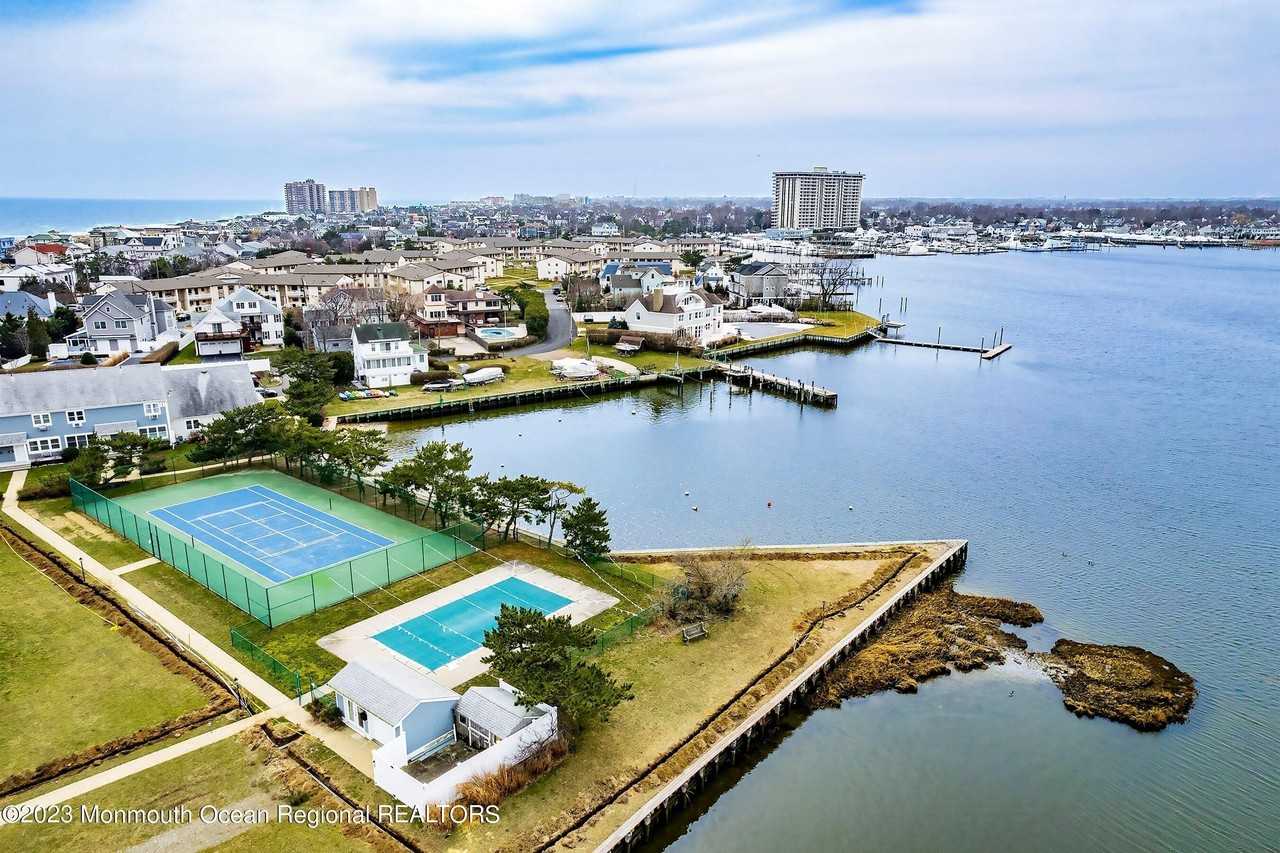 100 Seaview Ave Unit 3a - Photo 2 of 33