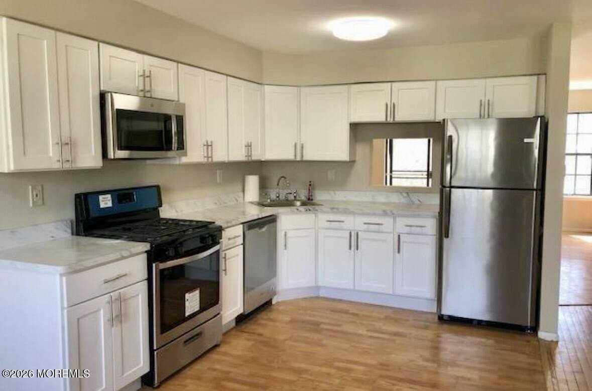 1004 Arlington Dr - Photo 6 of 20