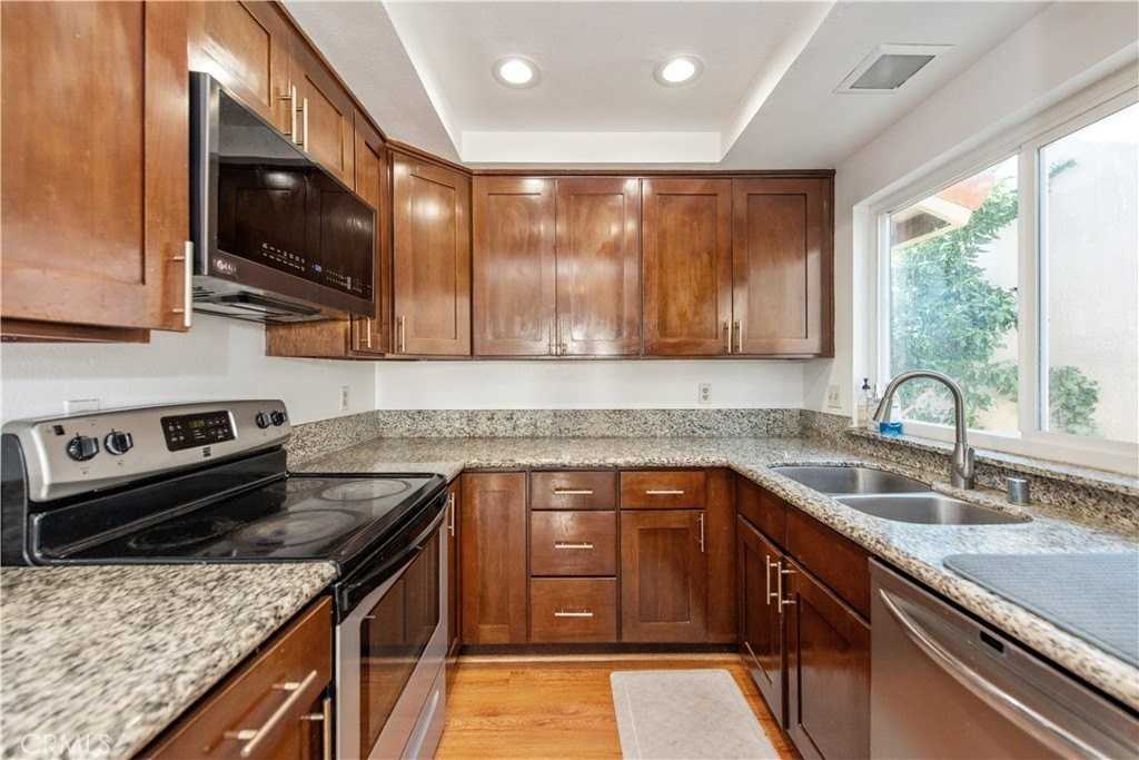 46 Orchard - Photo 7 of 19