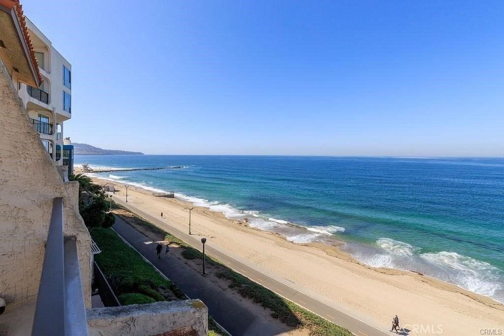 555 Esplanade #418 - Photo 2 of 31