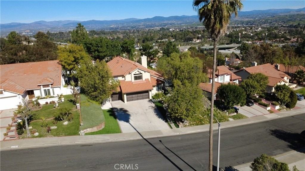 24825 Laurelcrest Ln - Photo 4 of 33