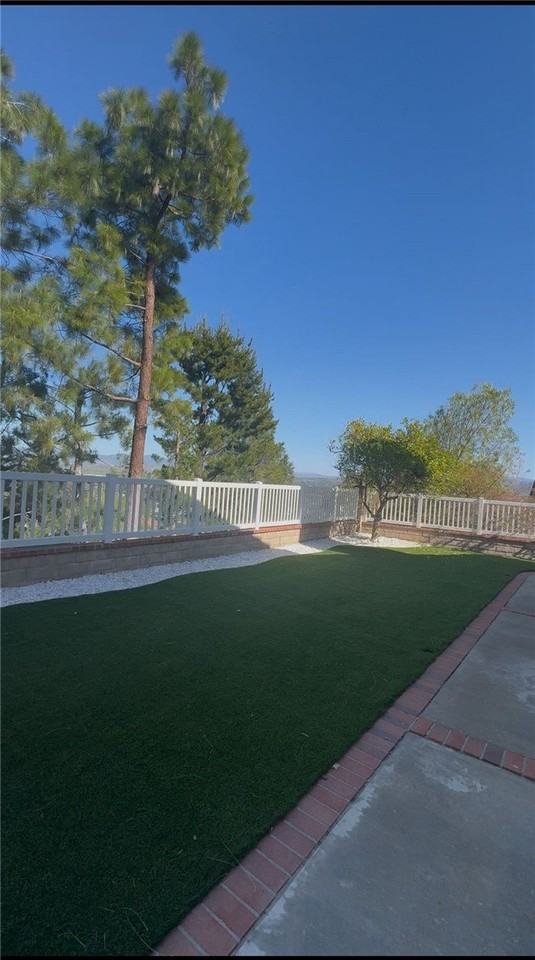 24825 Laurelcrest Ln - Photo 5 of 33