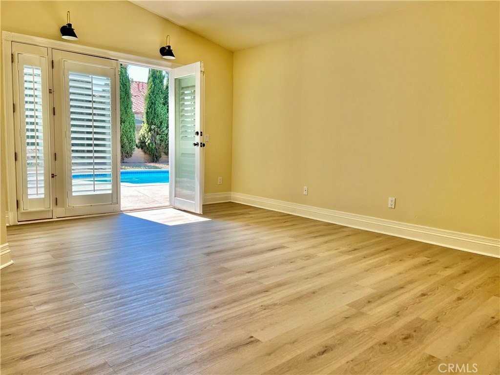 10401 Garden Grove Ave - Photo 7 of 17