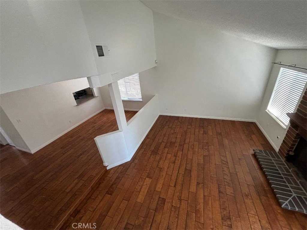 21730 Merridy St - Photo 3 of 8