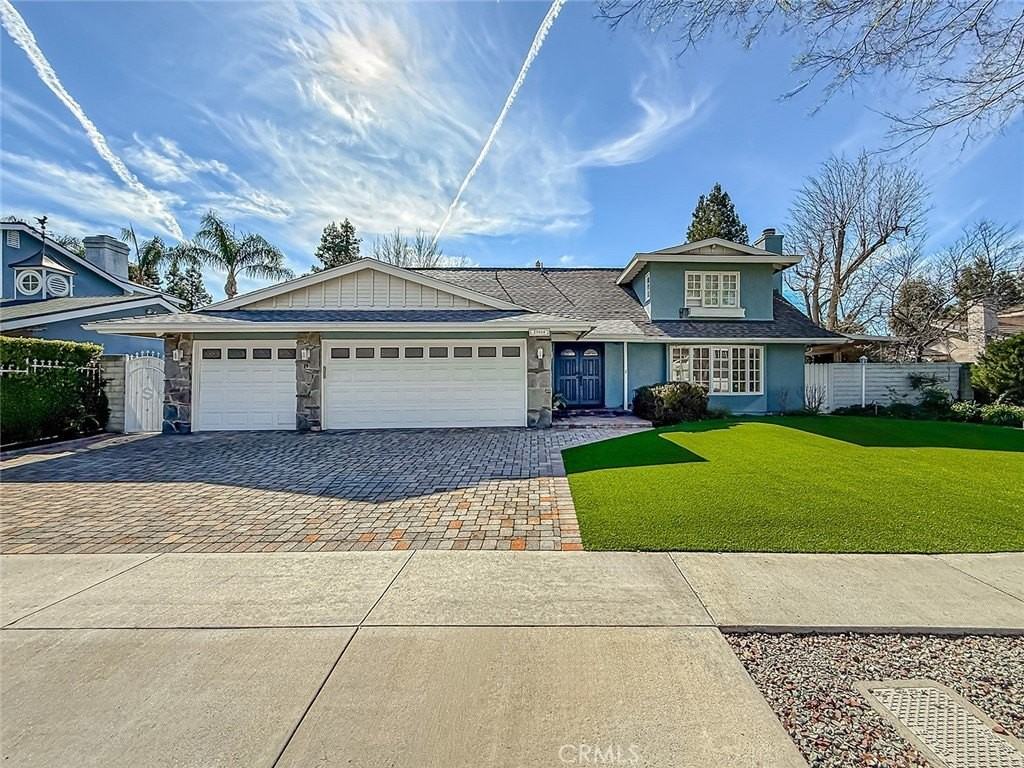 27014 Helmond Dr - Photo 2 of 39