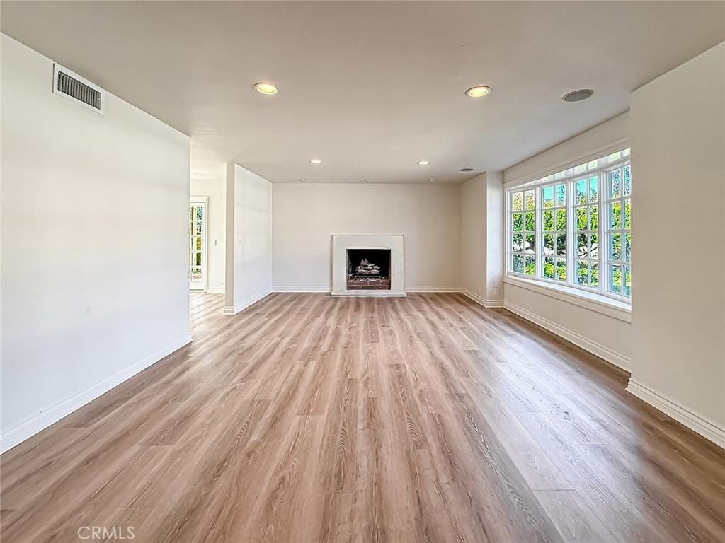 27014 Helmond Dr - Photo 5 of 39