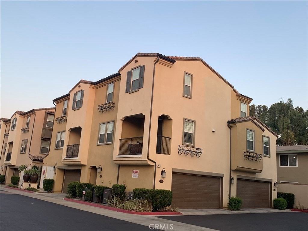 636 S Gladys Ave #A - Photo 2 of 23