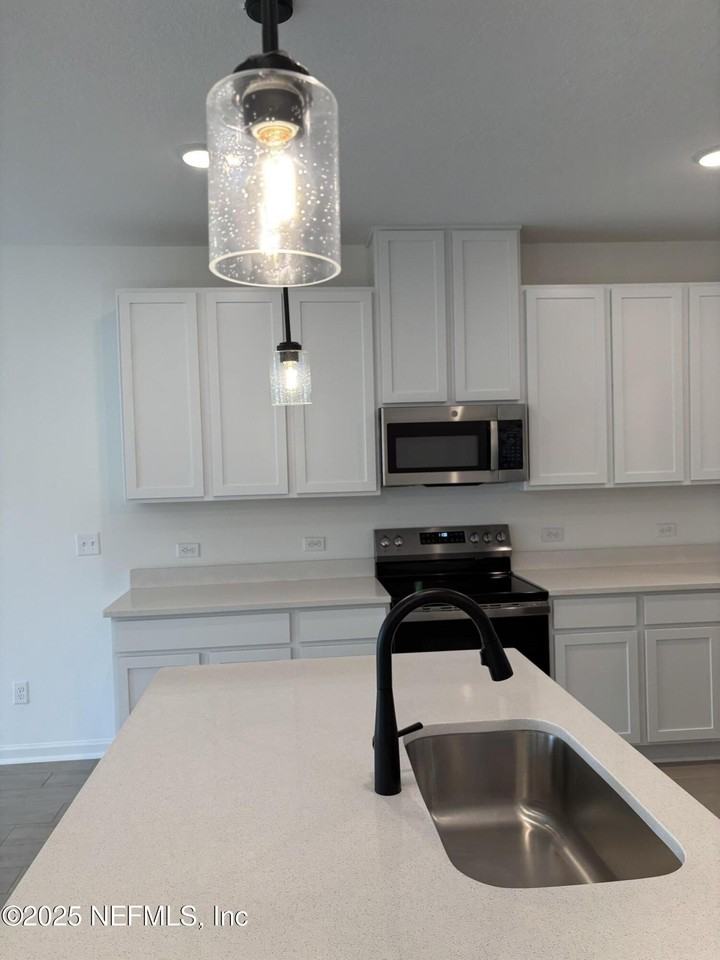 6990 Mirage St - Photo 7 of 15