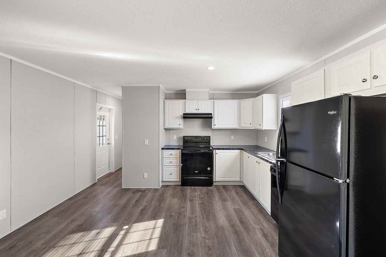 612 Fenwick Ln - Photo 6 of 26