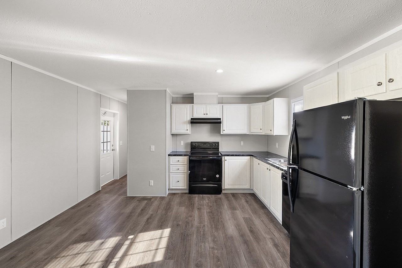 636 Ascot Cir E - Photo 5 of 23