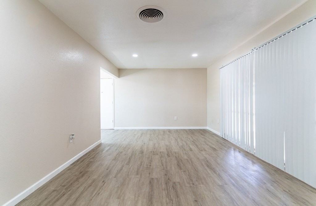 4228 Dawn Ave - Photo 4 of 9