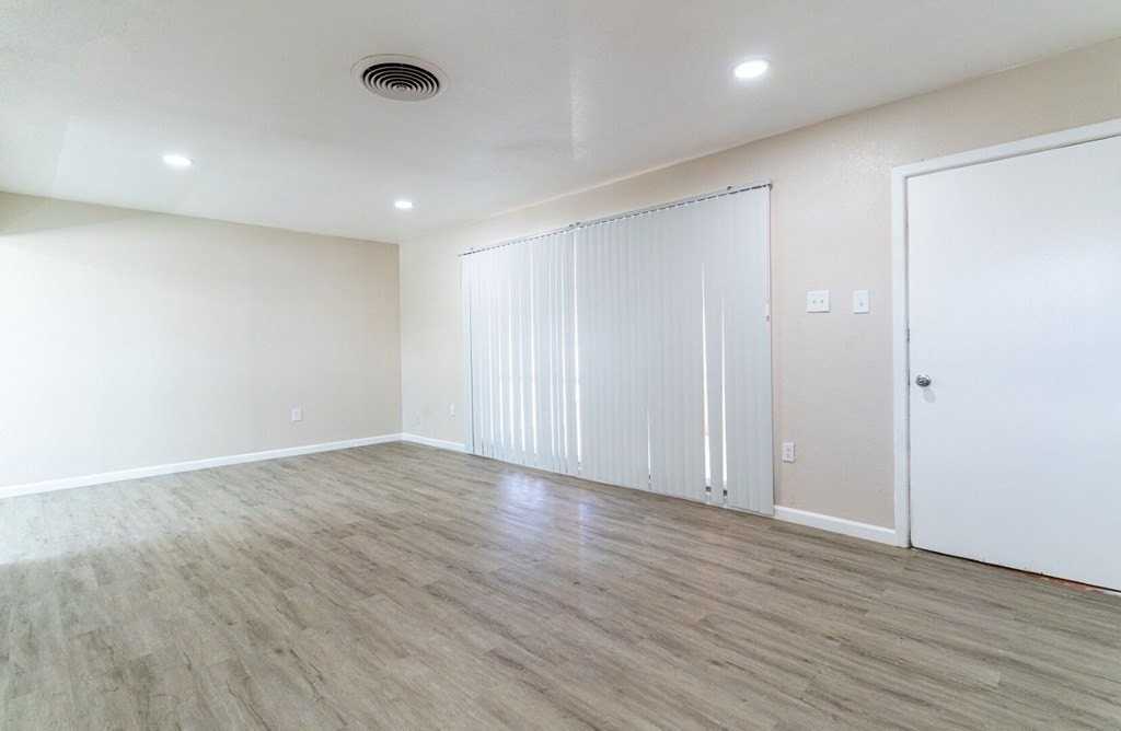 4228 Dawn Ave - Photo 5 of 9