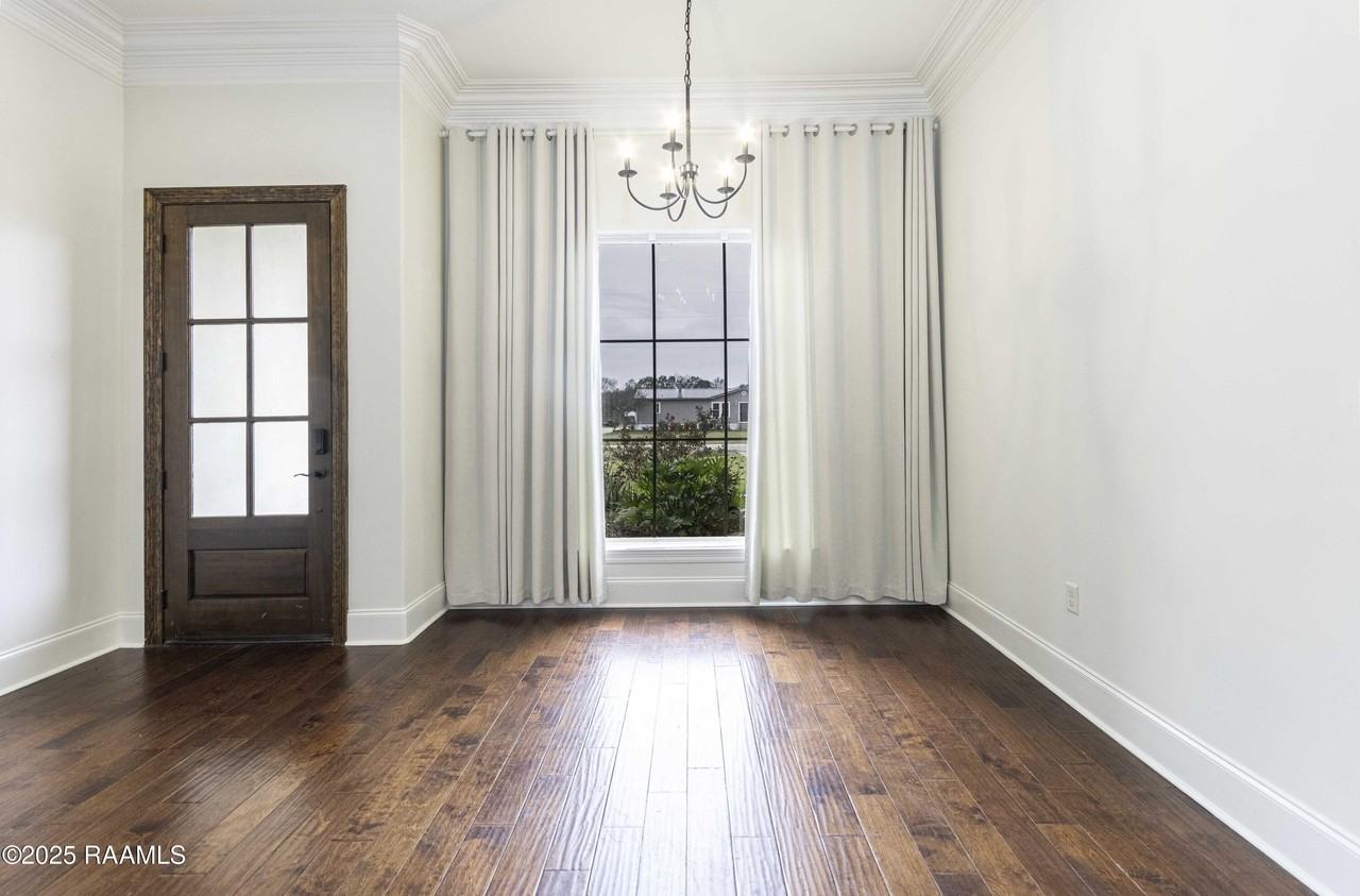 331 Camus Rd - Photo 4 of 40