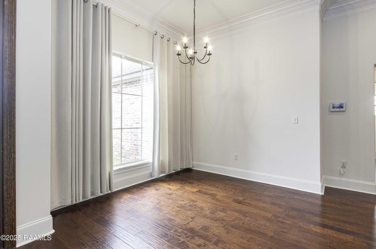 331 Camus Rd - Photo 5 of 40