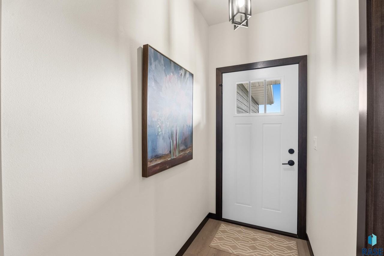 1113 S Foss Ave - Photo 2 of 50