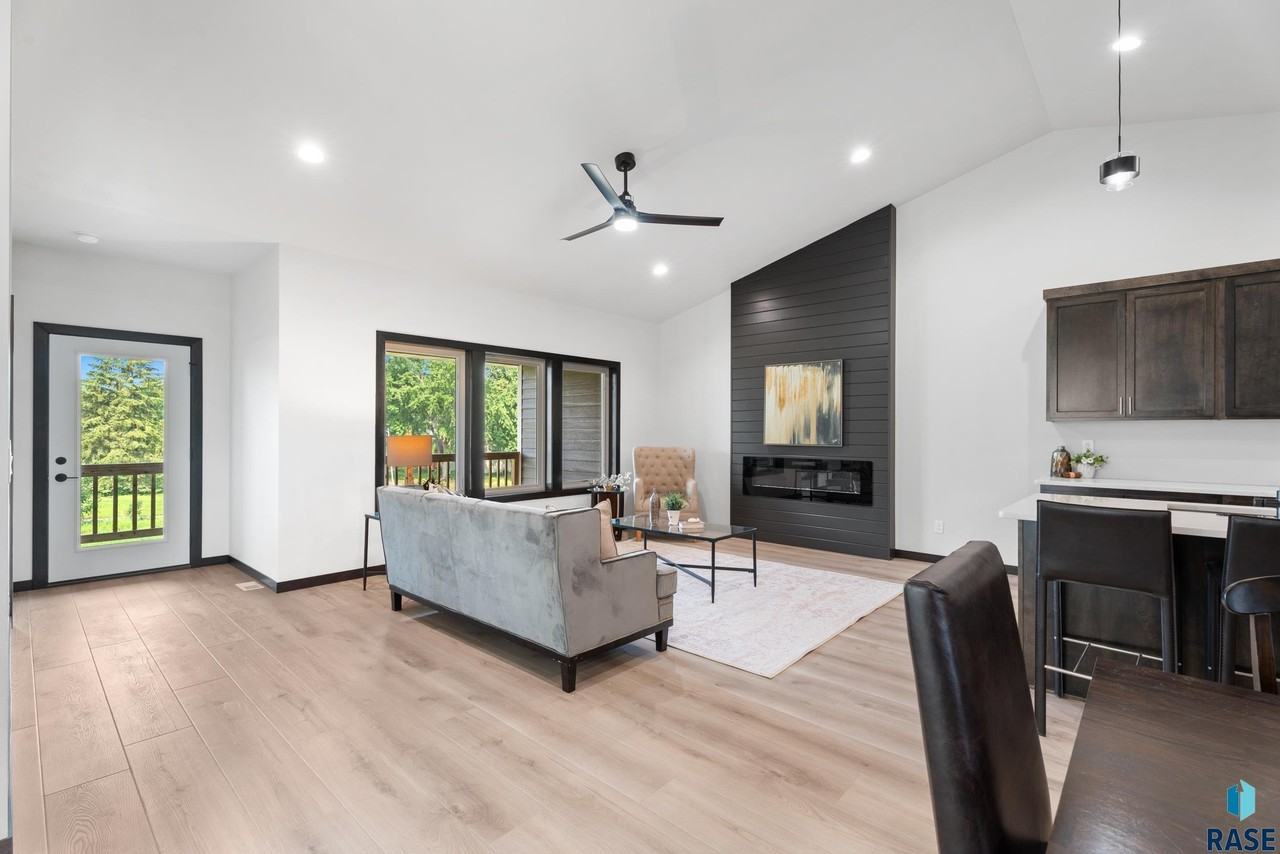 1113 S Foss Ave - Photo 7 of 50