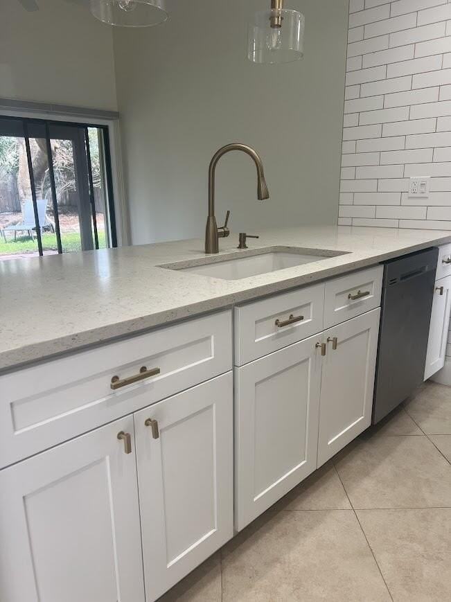 541 Ne 47th St - Photo 3 of 37