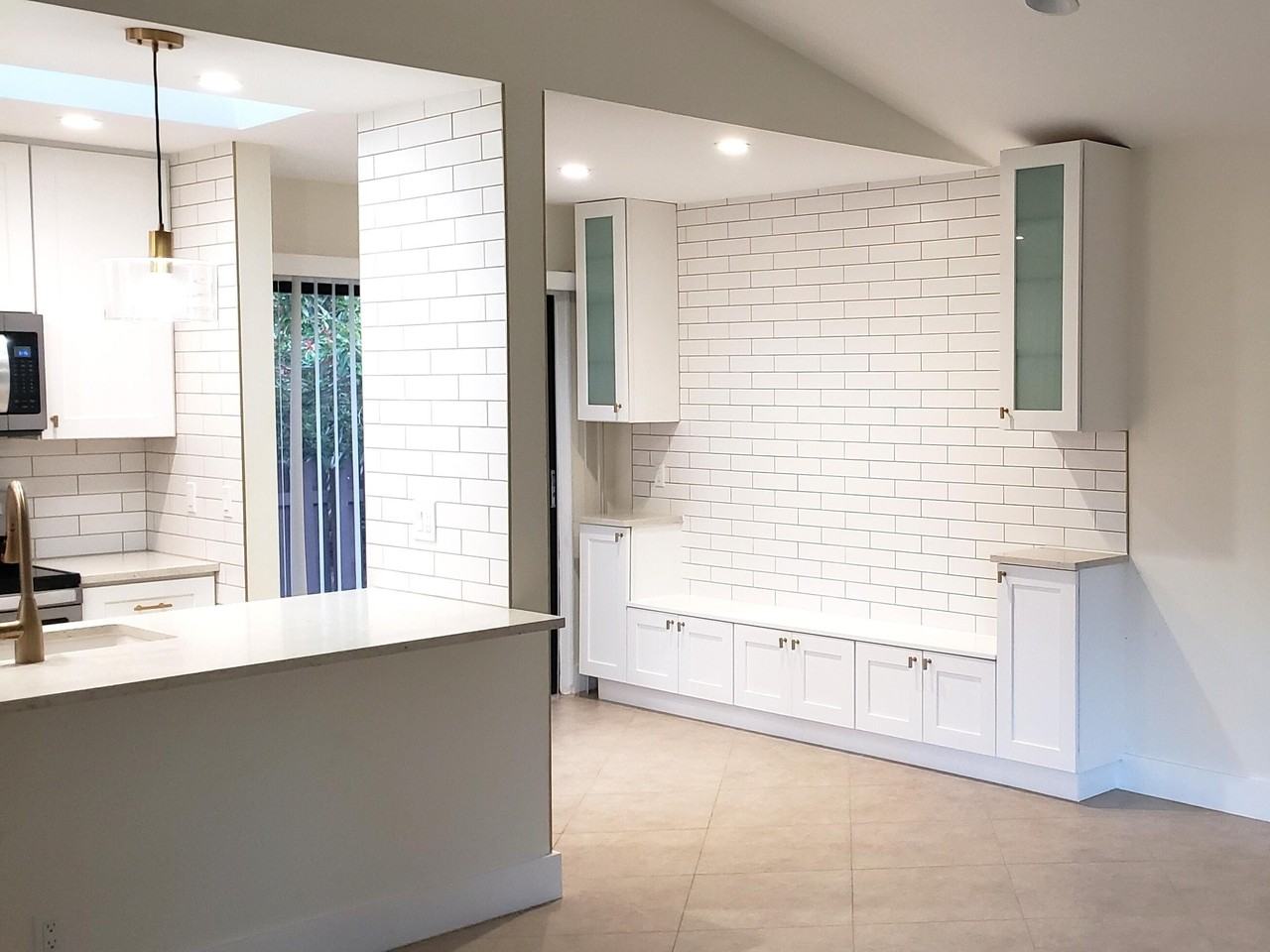 541 Ne 47th St - Photo 5 of 37