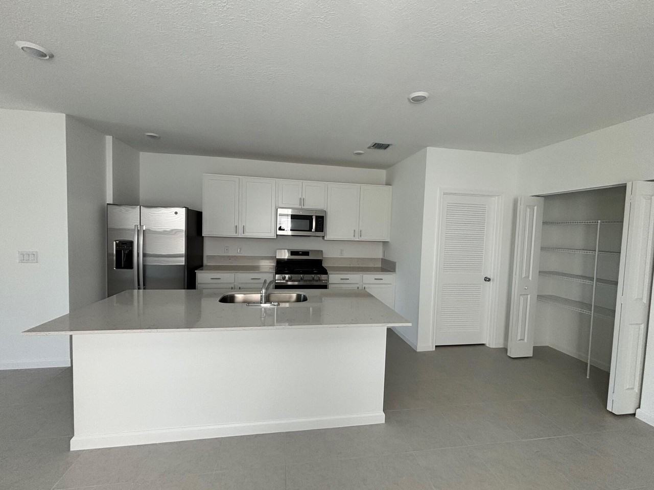 Nw Sweetwood Dr - Photo 7 of 34