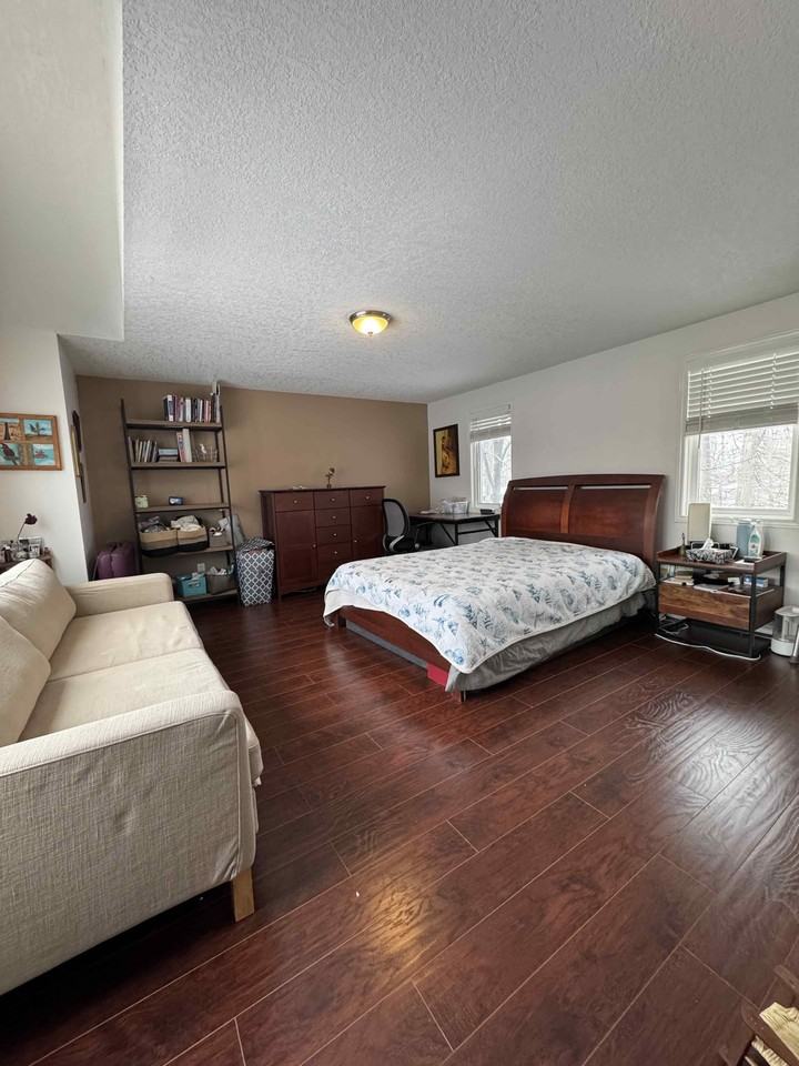 288 Thorncrest Drive - Photo 4 of 14