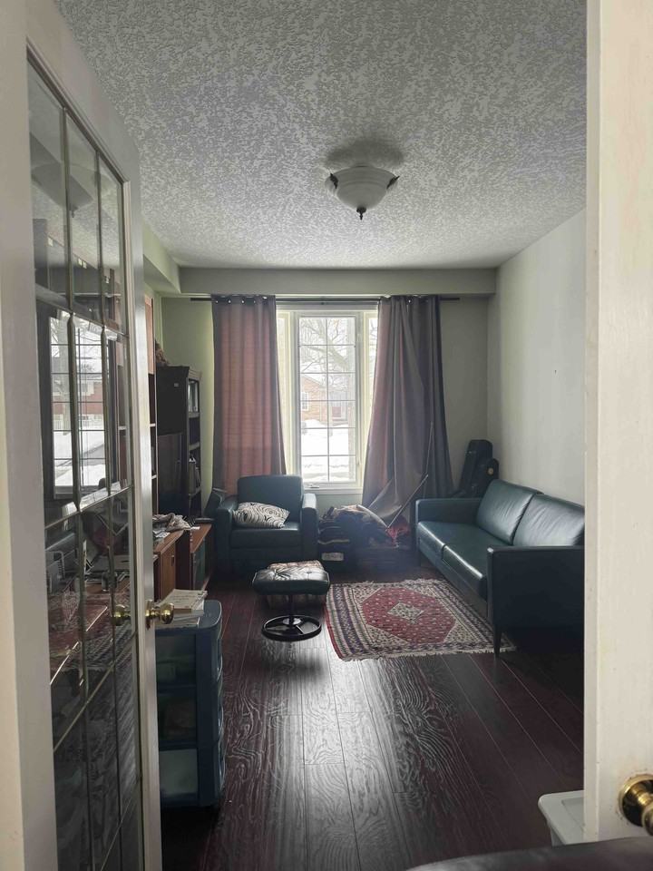 288 Thorncrest Drive - Photo 3 of 14