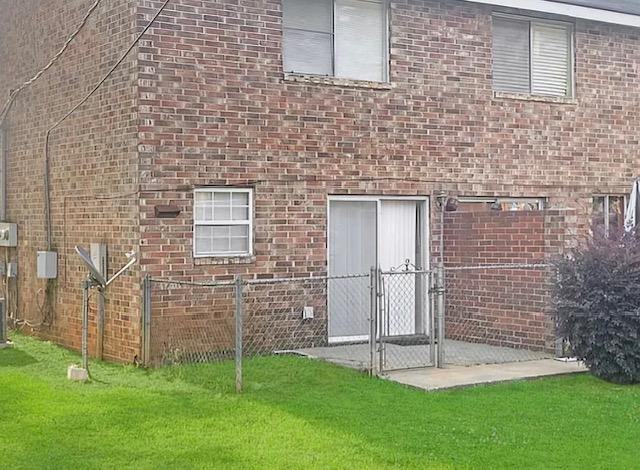 2505 Nottingham Way Apt 4 - Photo 2 of 5