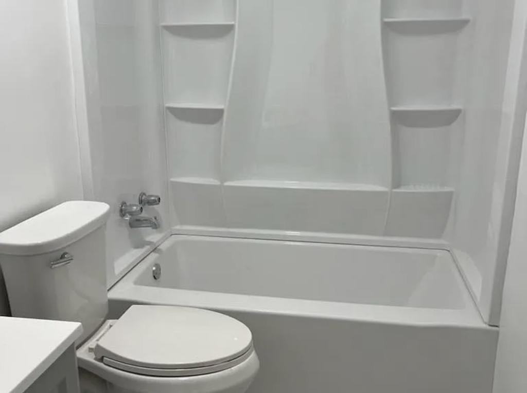 2505 Nottingham Way Apt 4 - Photo 3 of 5