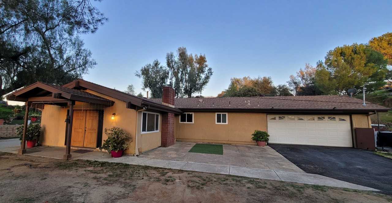 434 Summerhill Court - Photo 2 of 17