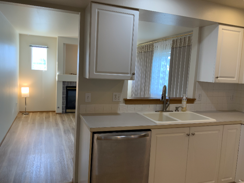 7415 Village Dr - Photo 6 of 15