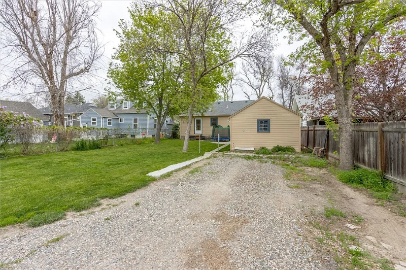 424 Miles Ave - Photo 5 of 13