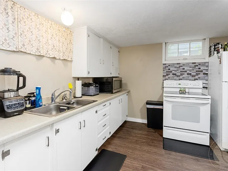 424 Miles Ave - Photo 6 of 13