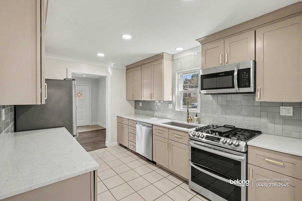 5909 Berwyn Rd - Photo 7 of 25