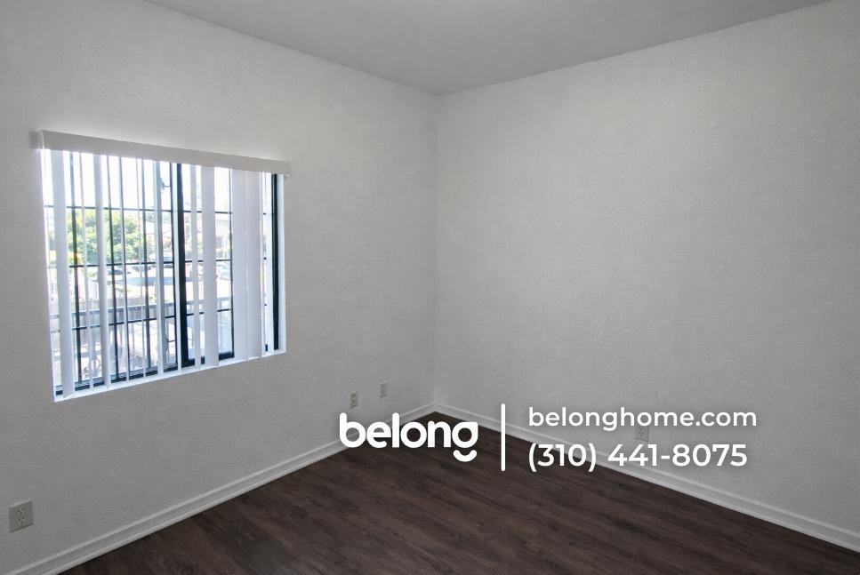 1700 W 43rd St #A - Photo 2 of 6