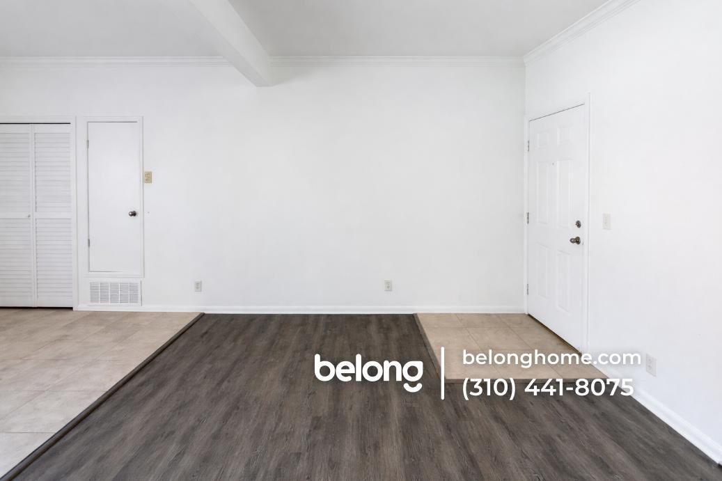 1700 W 43rd St #A - Photo 4 of 6