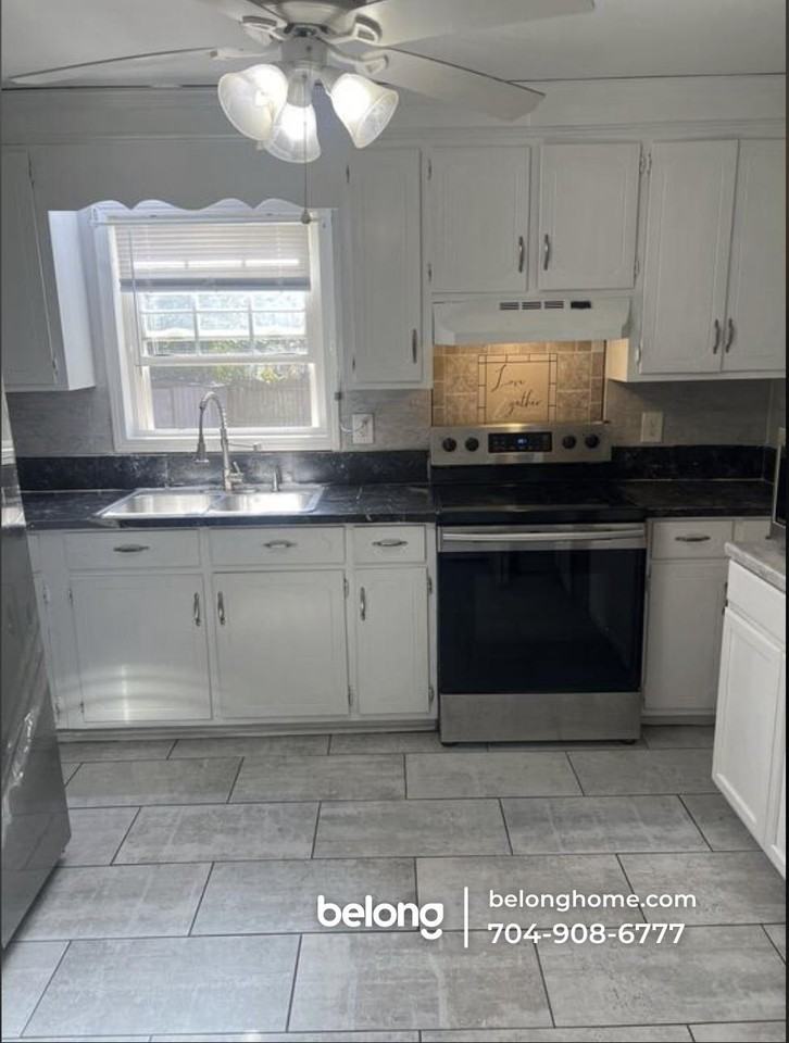 5724 Phillips St - Photo 3 of 7