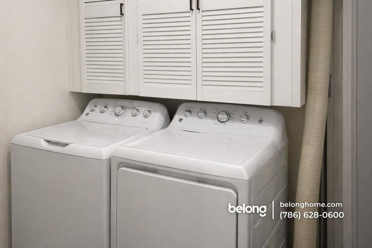 4561 Sw 25th Ter - Photo 2 of 5