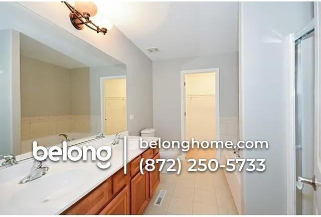 850 Jameson Ct W - Photo 3 of 7