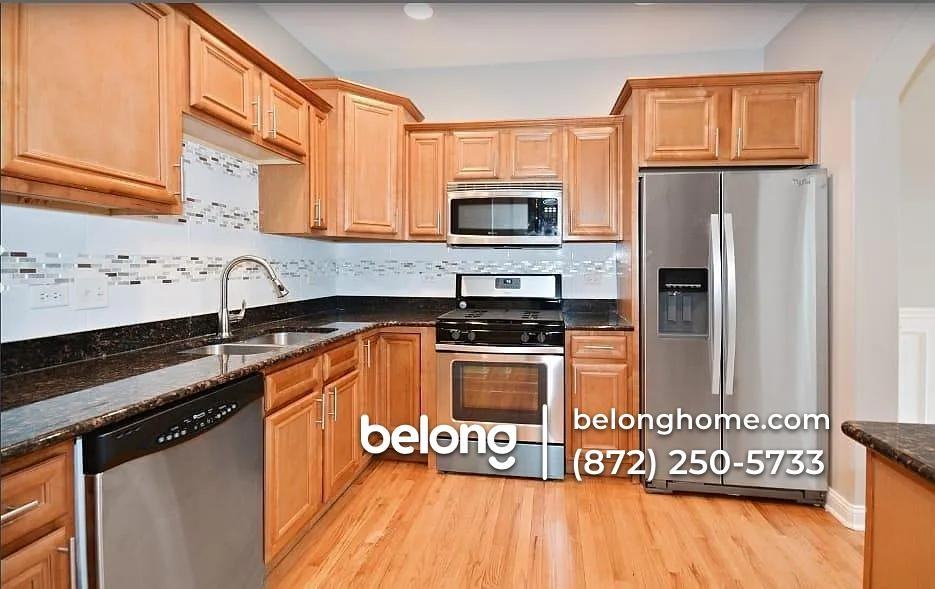 850 Jameson Ct W - Photo 5 of 7