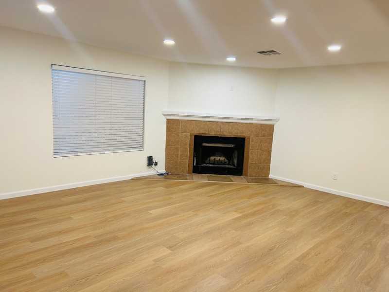 2811 E 11th St - Photo 2 of 11