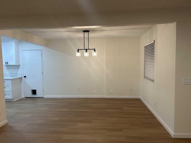 2811 E 11th St - Photo 3 of 11