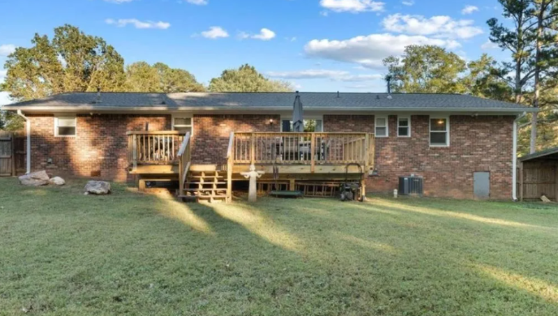 3964 Wedgewood Dr - Photo 2 of 12