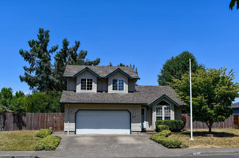 547 Ne 27th St - Photo 2 of 19