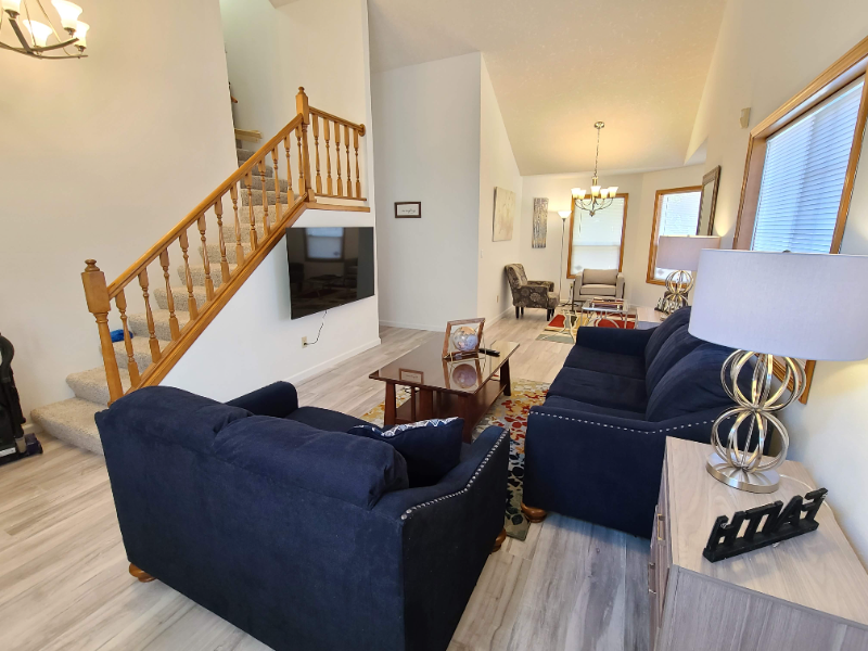 547 Ne 27th St - Photo 3 of 19