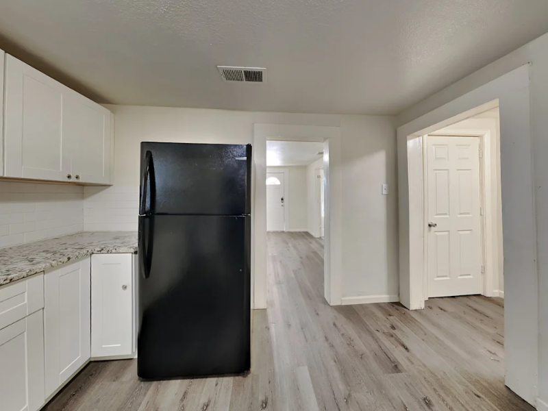 5708 Kilpatrick Ave - Photo 5 of 16