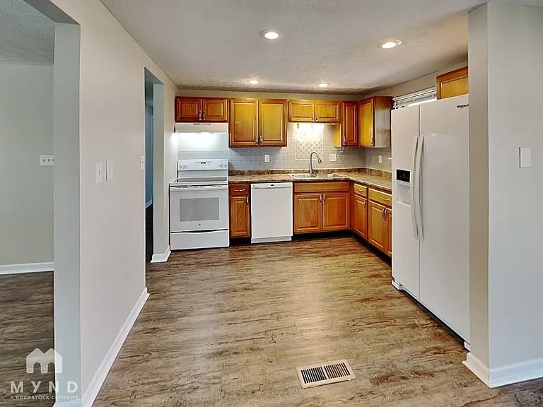 545 Pickerington Hills Dr - Photo 2 of 13