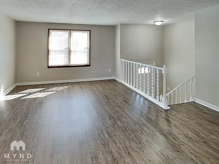 545 Pickerington Hills Dr - Photo 3 of 13