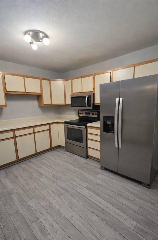 842 Patrick Henry Dr - Photo 3 of 4