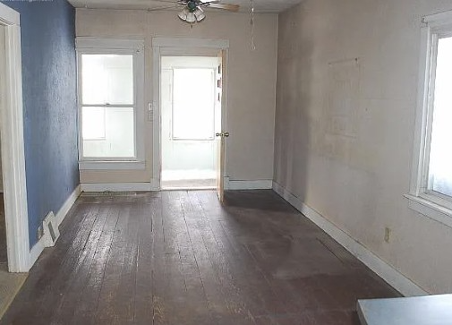 915 Stocker Ave - Photo 2 of 7