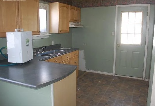 915 Stocker Ave - Photo 3 of 7